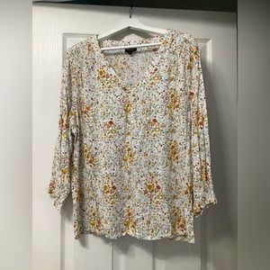 Jones & Co Women’s blouse. 1X. EUC. Floral print3/4 sleeves w/elastic